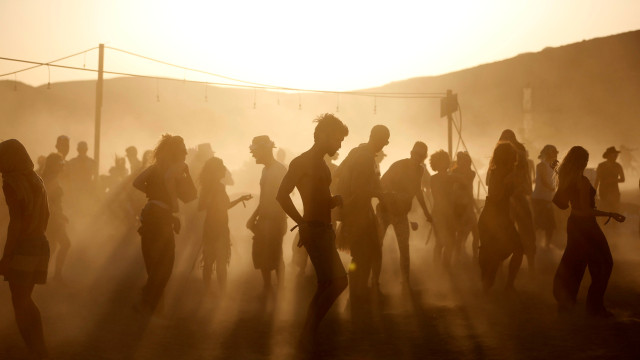 Mulher morre no primeiro dia do Burning Man, festival americano no deserto