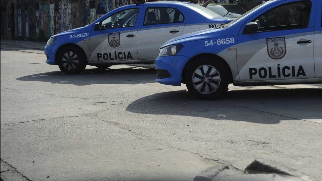 PM do Rio apreende uma tonelada de maconha em escola no Complexo da Maré