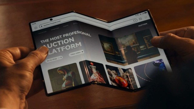 Huawei lança primeiro celular tri-fold do mundo, horas depois da Apple anunciar novo iPhone