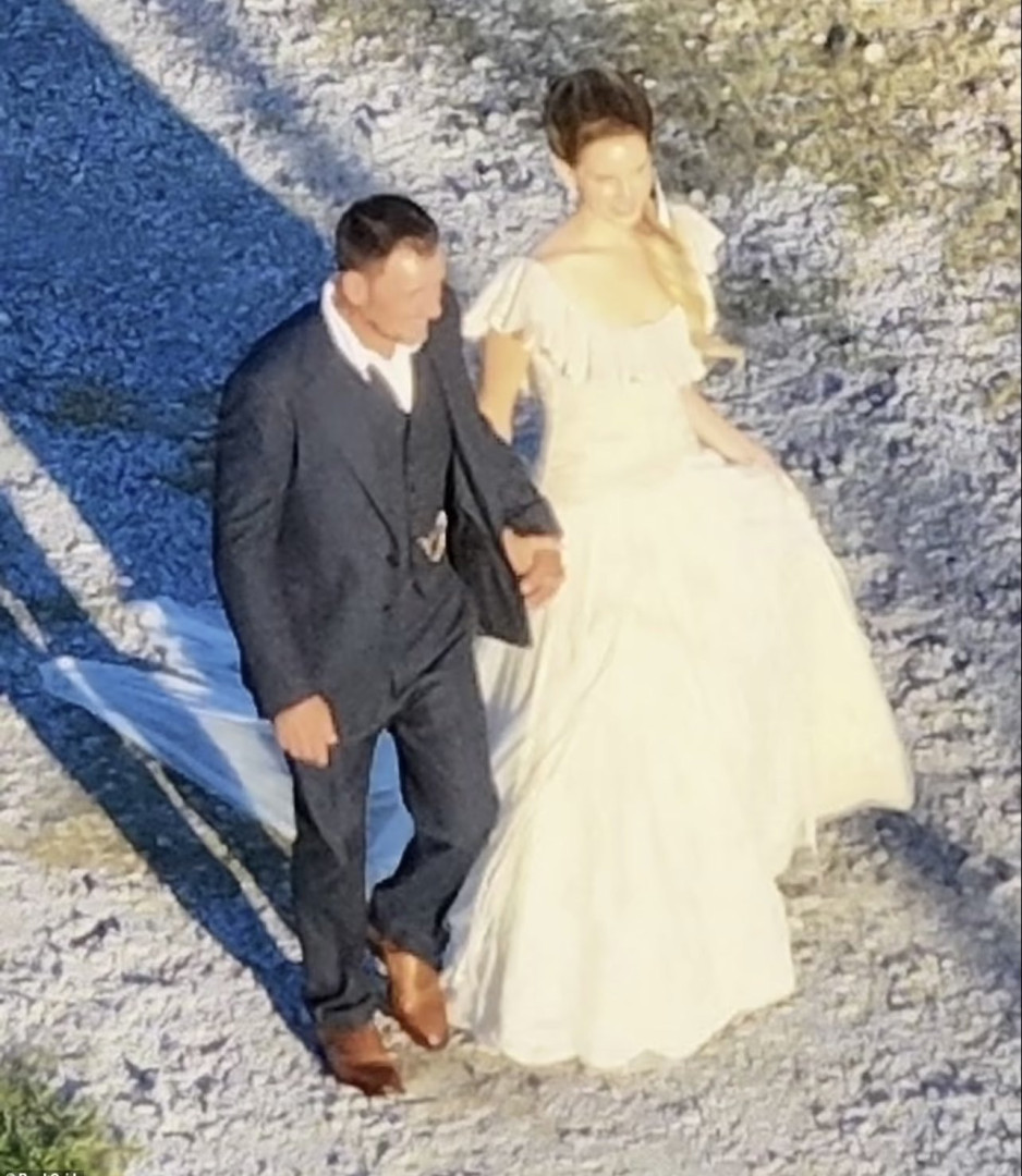 Lana Del Rey surpreende fãs ao se casar com guia de passeios em Louisiana