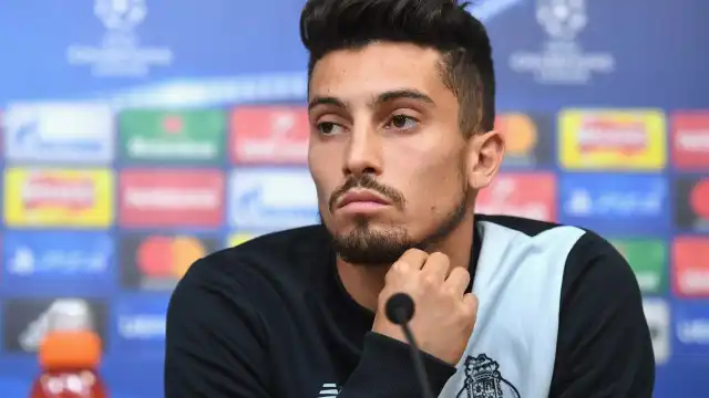 Alex Telles é convocado para a seleção após lesão de Guilherme Arana