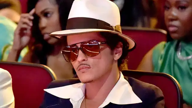 Bruno Mars, aclimatado com o Brasil, conquista público com as mesmas fórmulas de um ano atrás