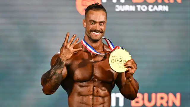 Chris Bumstead leva o hexa no Mr. Olympia e anuncia aposentadoria