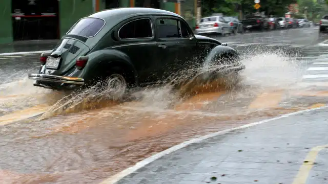 Chuva volta nesta quarta (9) a SP e temperatura não passa dos 24°C