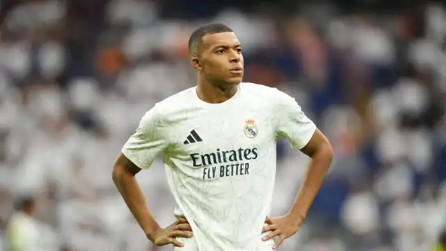 Mbappé intensifica trabalhos físicos individualizados após problema muscular no Real Madrid