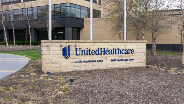 UnitedHealth supera previsão de lucro, mas corta projeção