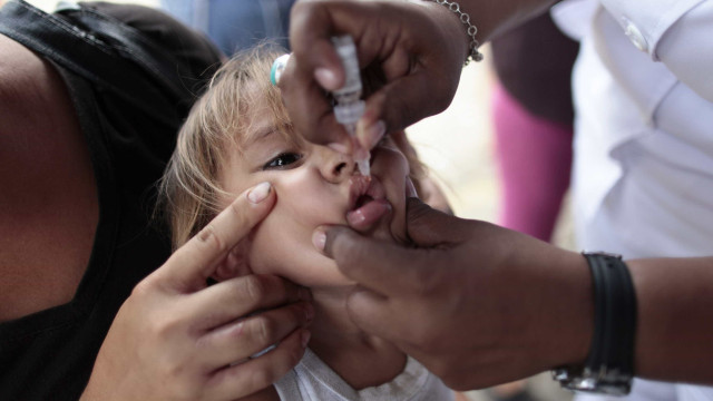 Brasil não usará mais vacina de gotinha contra a pólio; entenda a mudança