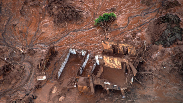 Justiça Federal absolve mineradoras e executivos pela tragédia de Mariana