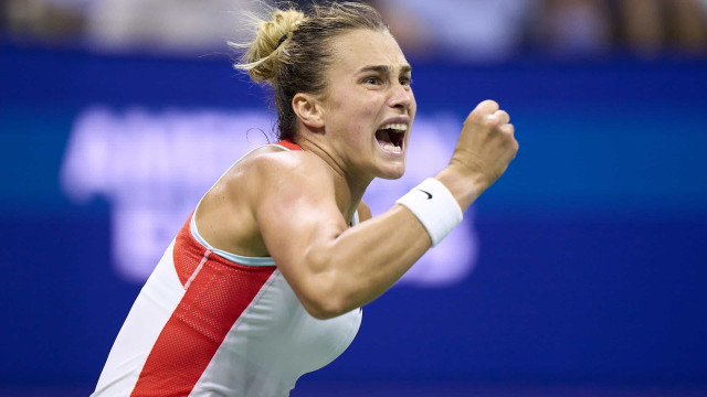 Sabalenka bate Paolini, vai à semifinal do WTA Finals e fica a um triunfo de fechar em 1º