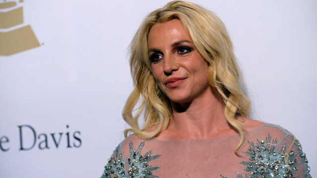 Britney Spears posta vídeo dirigindo seu novo carro "barato"