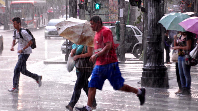 Passagem de frente fria deve provocar chuva no fim de semana em SP