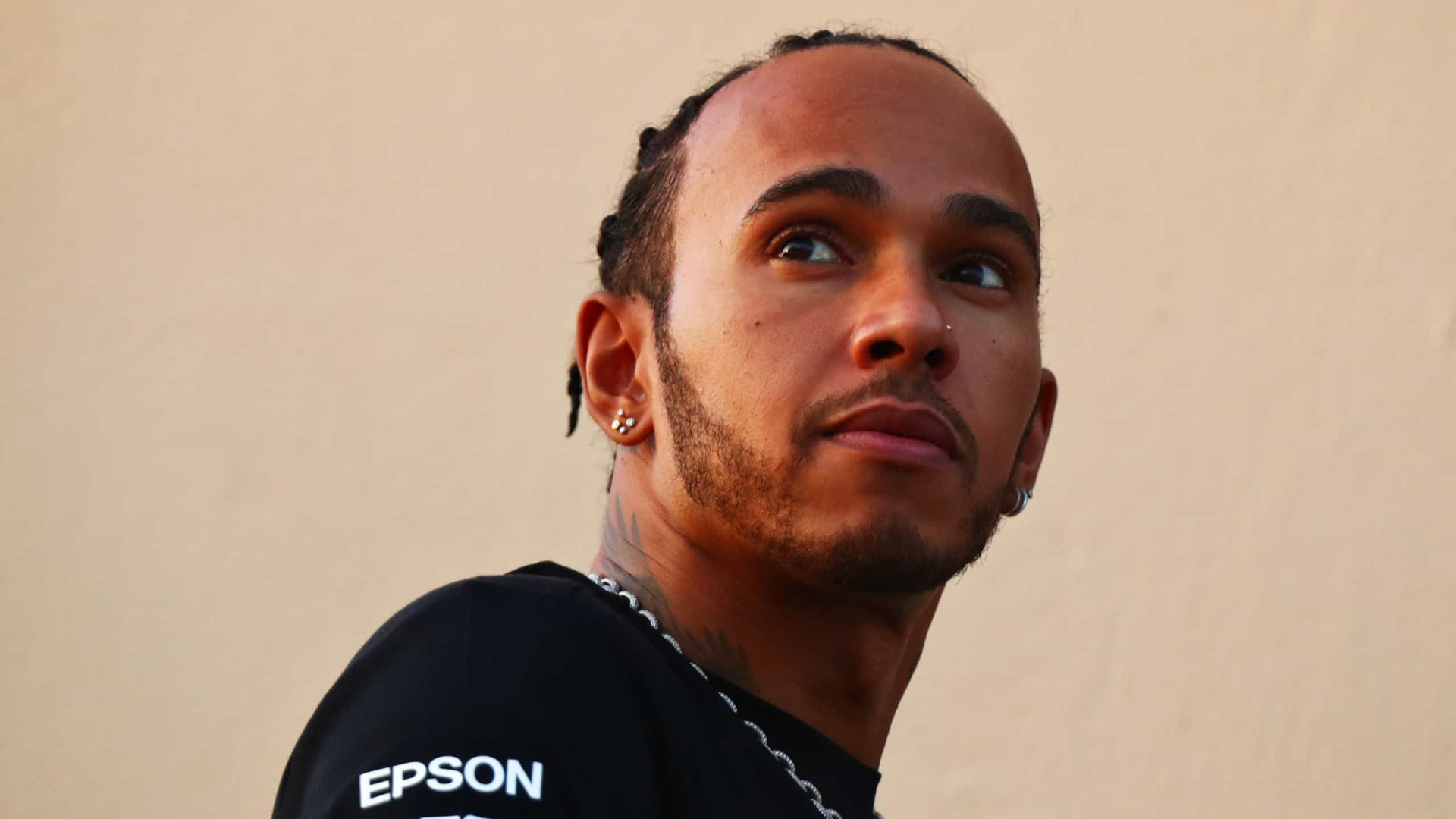 Hamilton inicia oficialmente trabalhos na Ferrari para 2025: ‘Uma nova era’