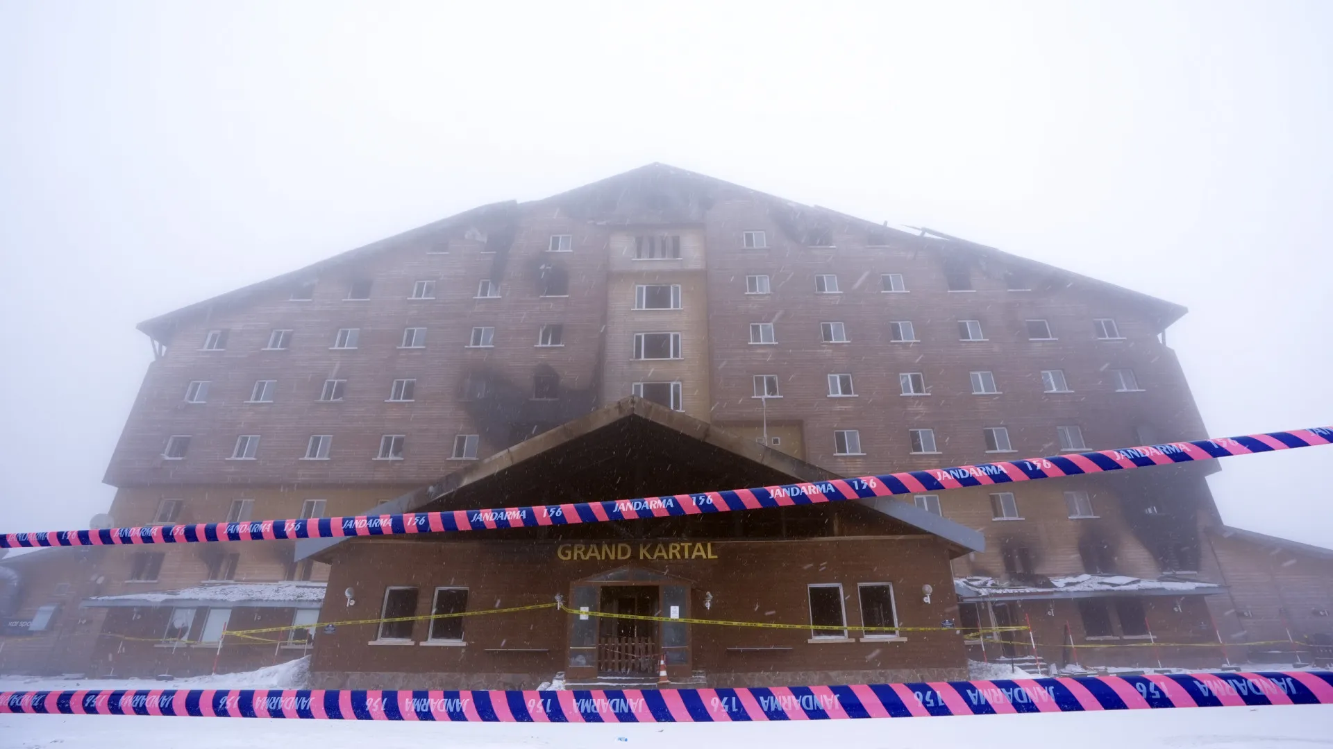 Sevval ligou para o pai antes de pular de hotel em chamas na Turquia