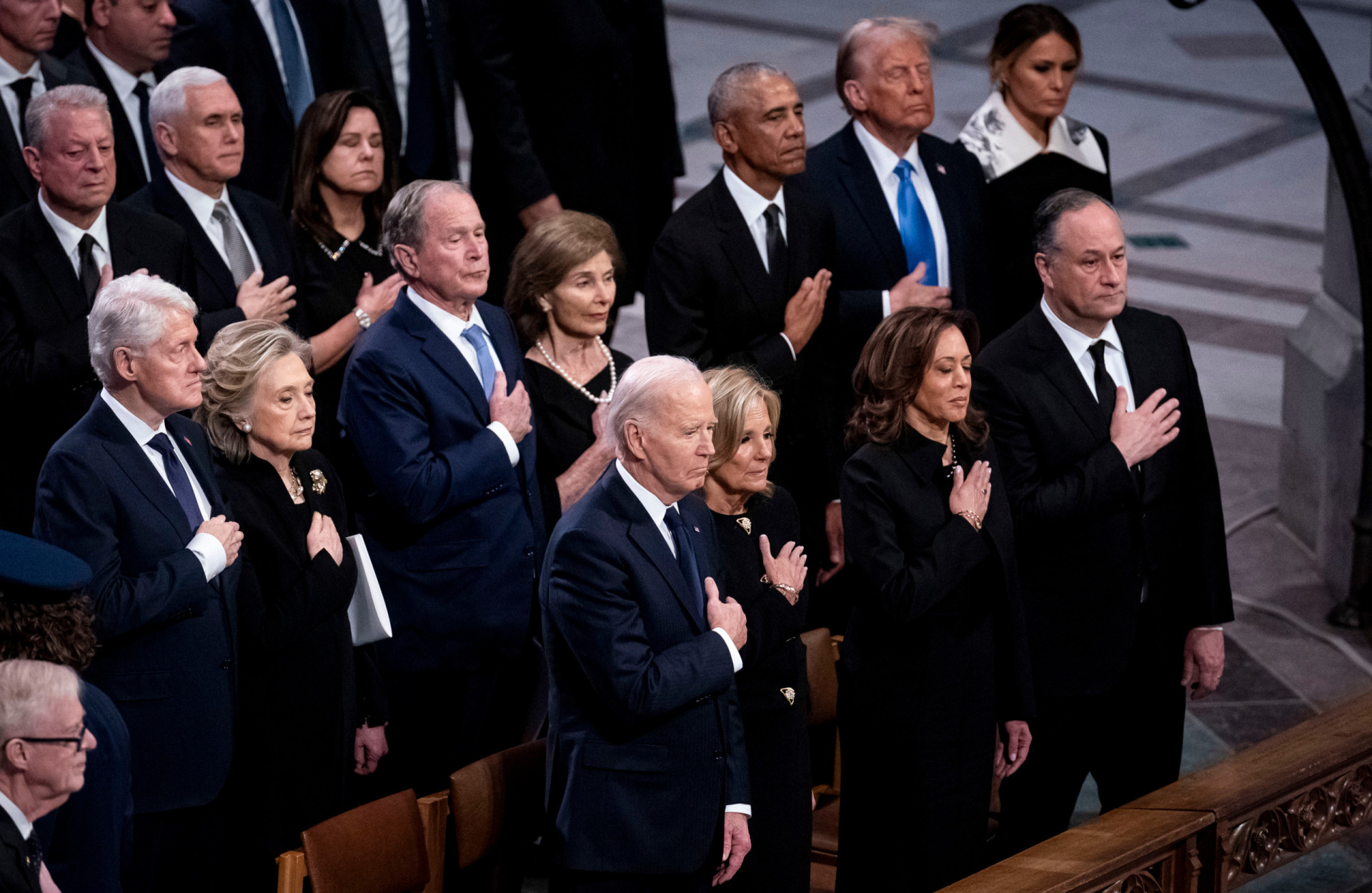 Trump publica simulação de conversa com Obama em que zomba de Kamala e Hillary