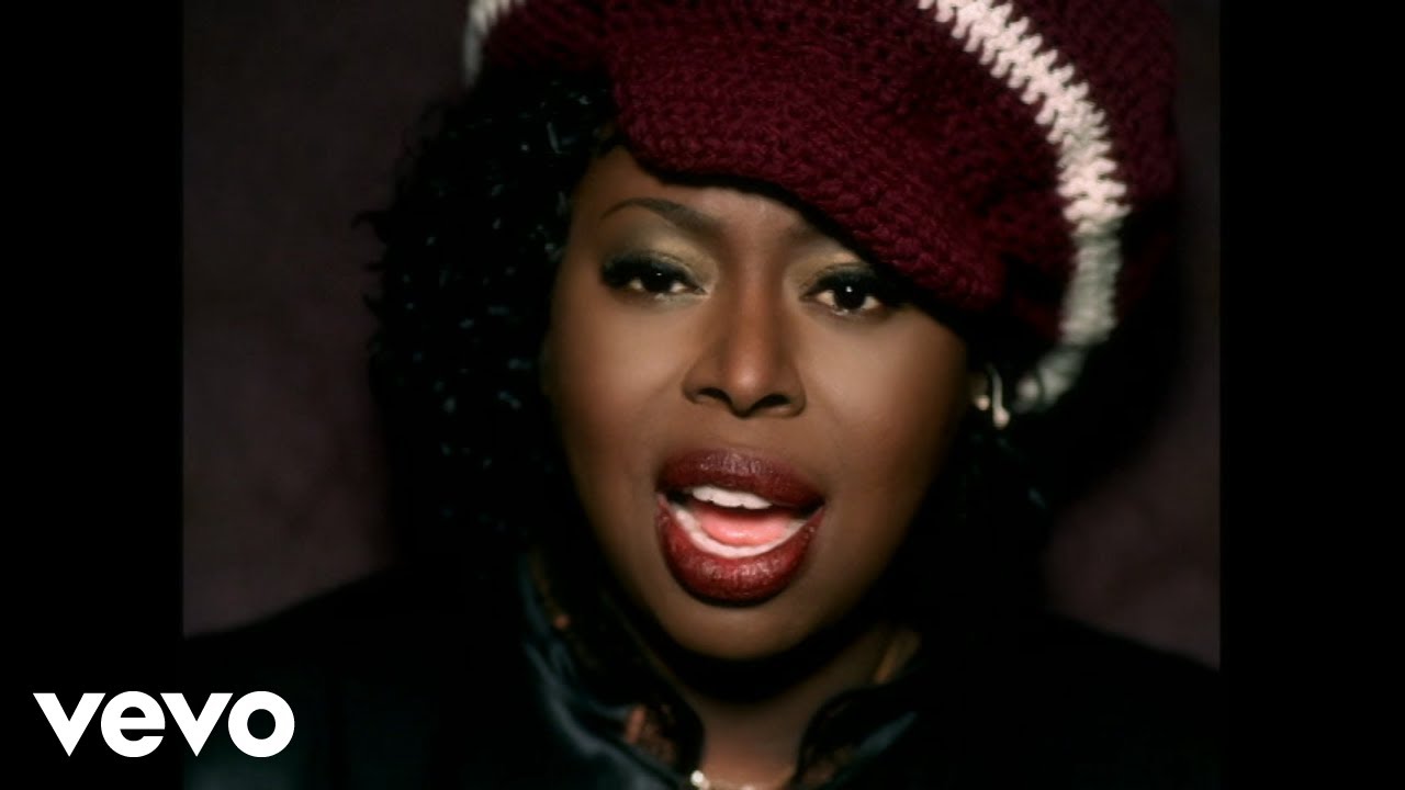 Cantora Angie Stone morre aos 63 anos em acidente de carro nos EUA