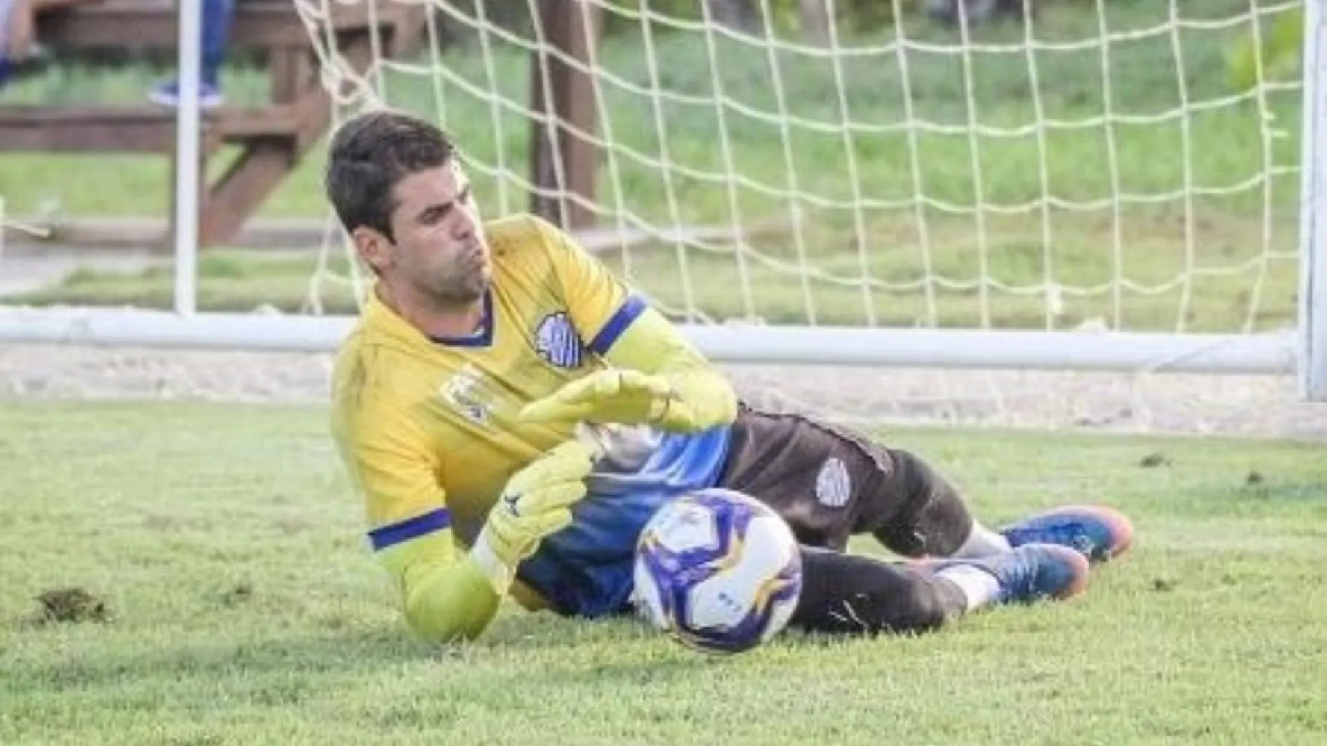 Goleiro que será indenizado pela Globo sumiu após frango e está sem clube