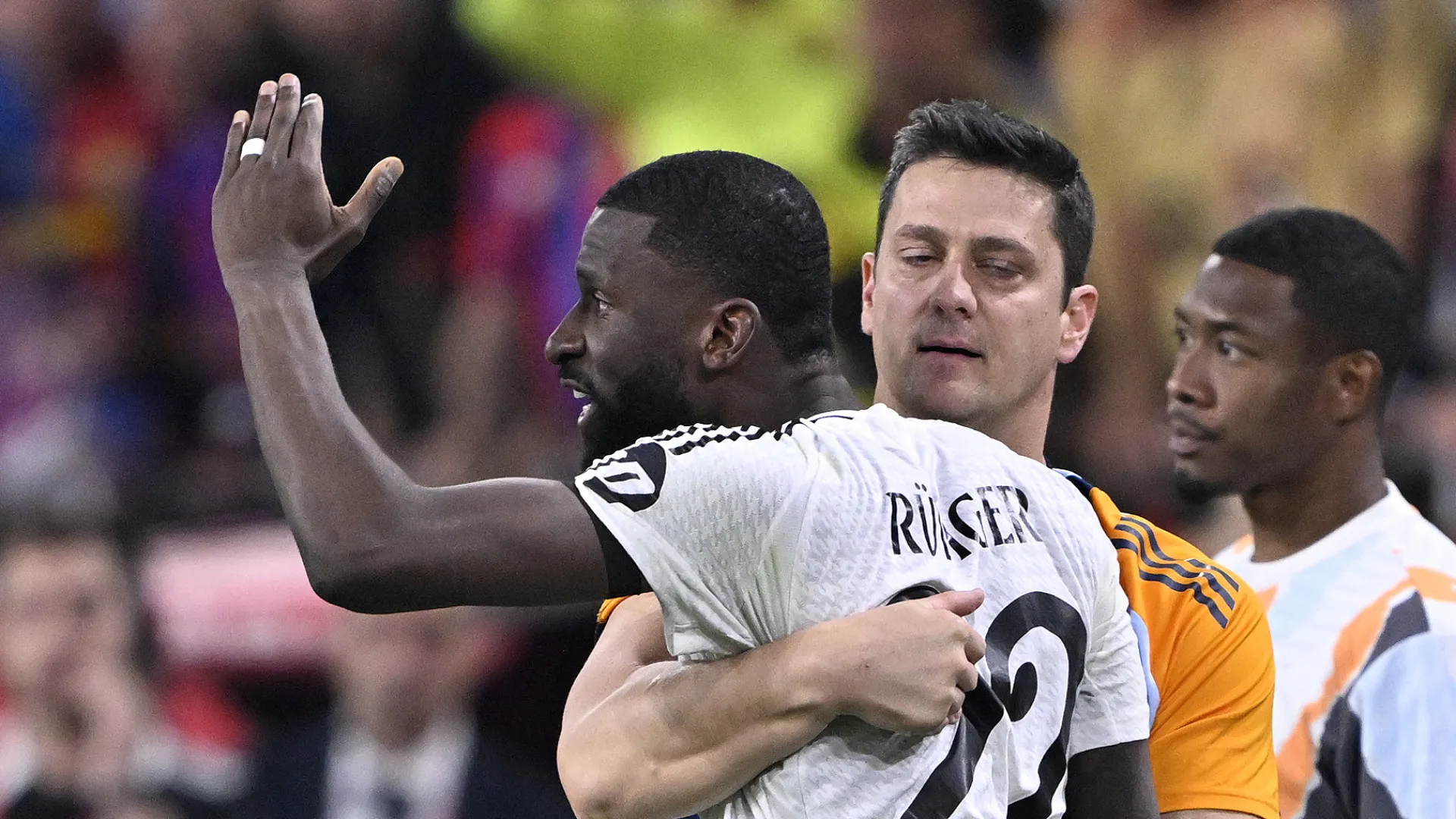 Gündogan sai em defesa de Rüdiger após punição polêmica na Alemanha