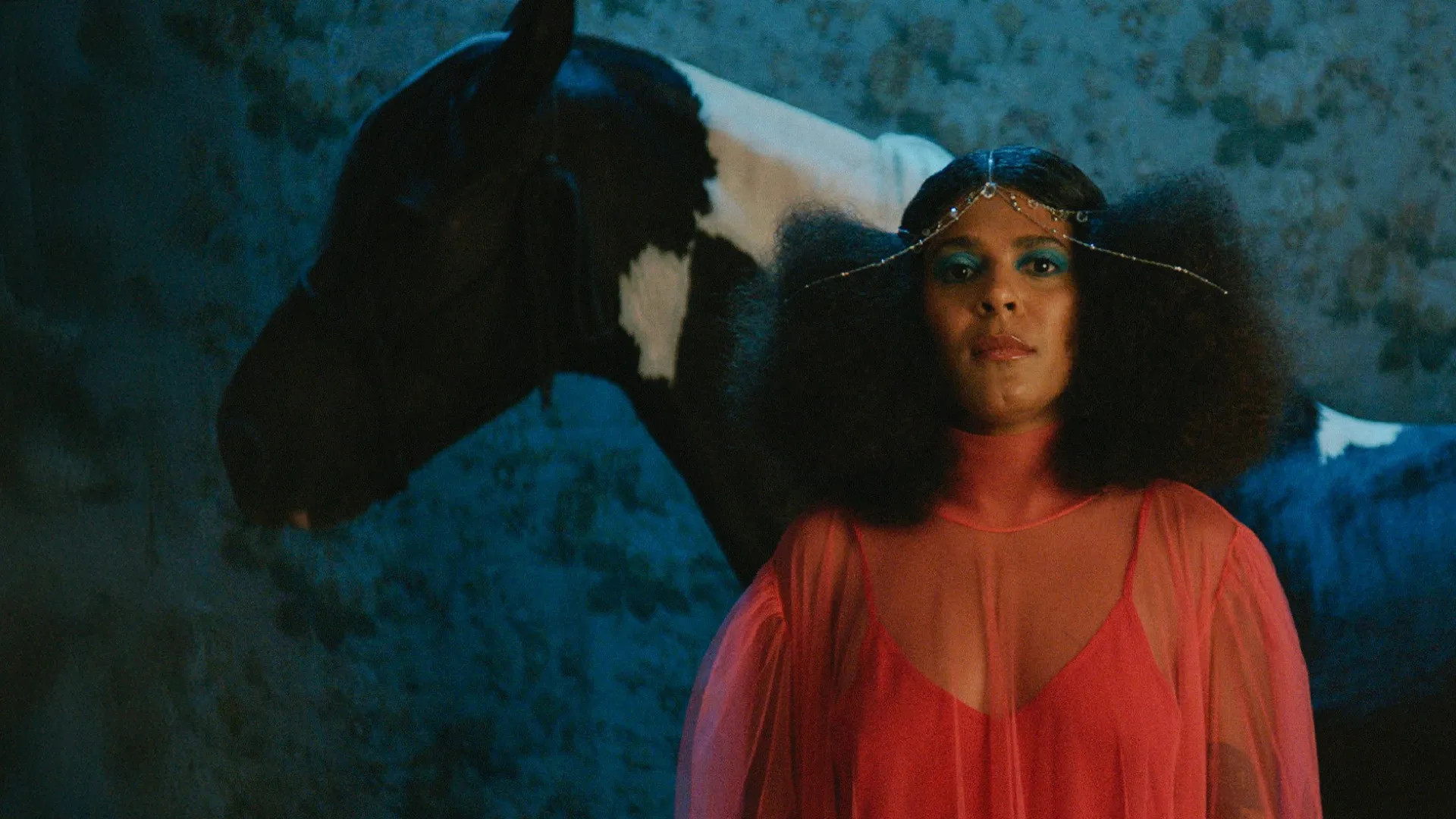 Josyara canta com Pitty em novo disco escrito apenas por artistas mulheres