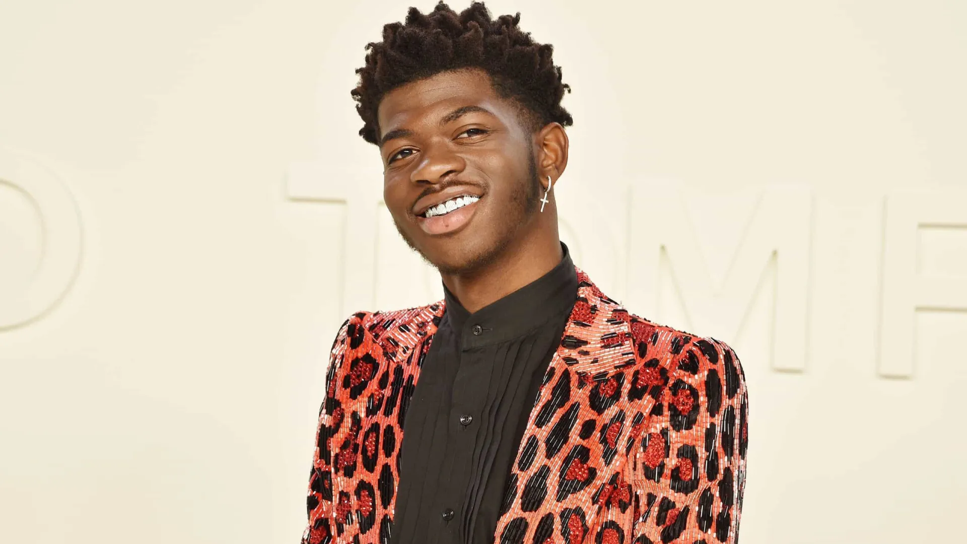 Lil nas X fica com rosto paralisado e vai ao hospital