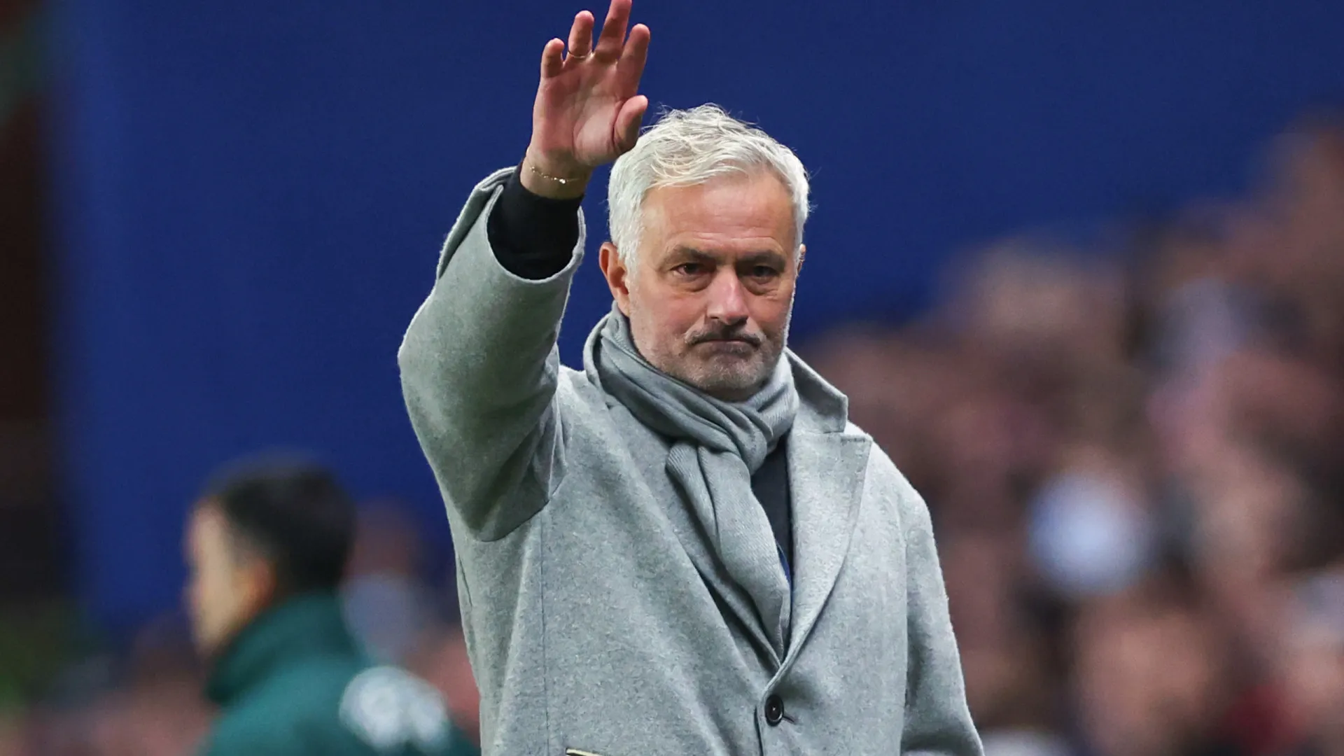 Mourinho define lista de dispensa no Fenerbahçe para enxugar salários