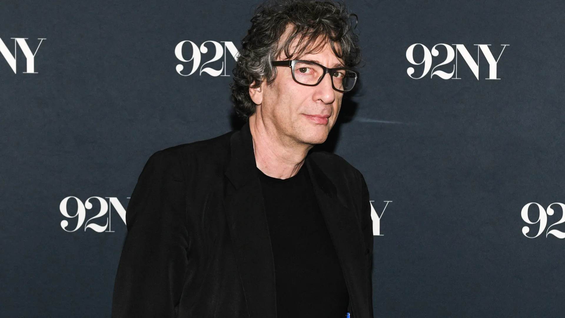 Neil Gaiman, de 'Coraline', pede US$ 500 mil de mulher que o acusa de abuso sexual