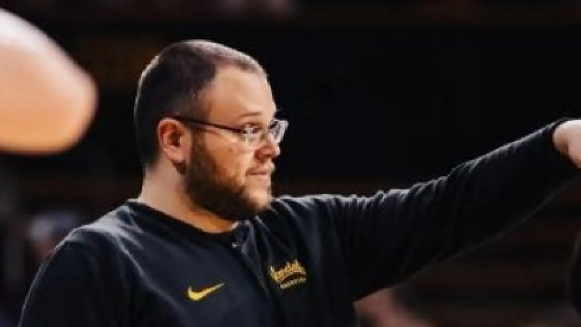 O brasileiro que foi de ‘faz tudo’ a técnico recordista no basquete dos EUA
