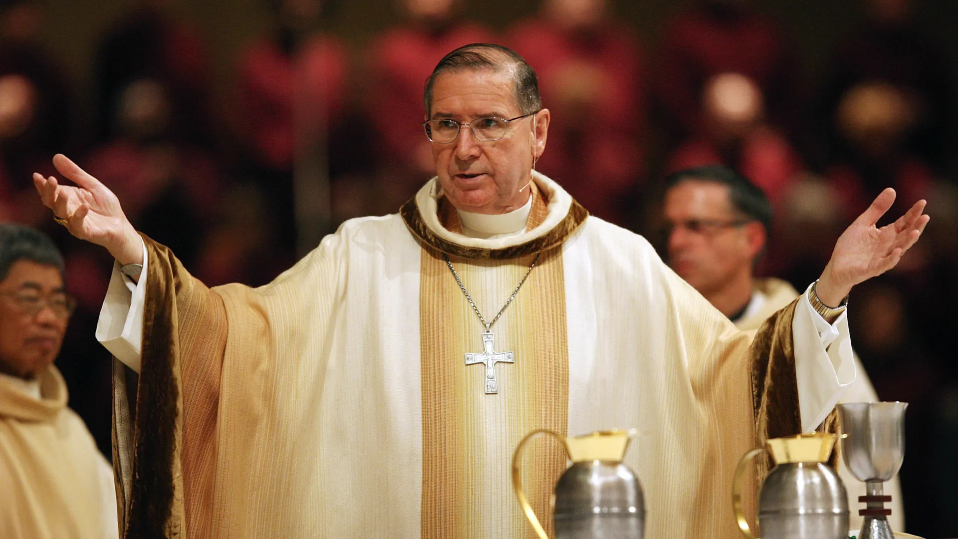 Papa: Cardeal que encobriu abusos sexuais participará no fecho do caixão