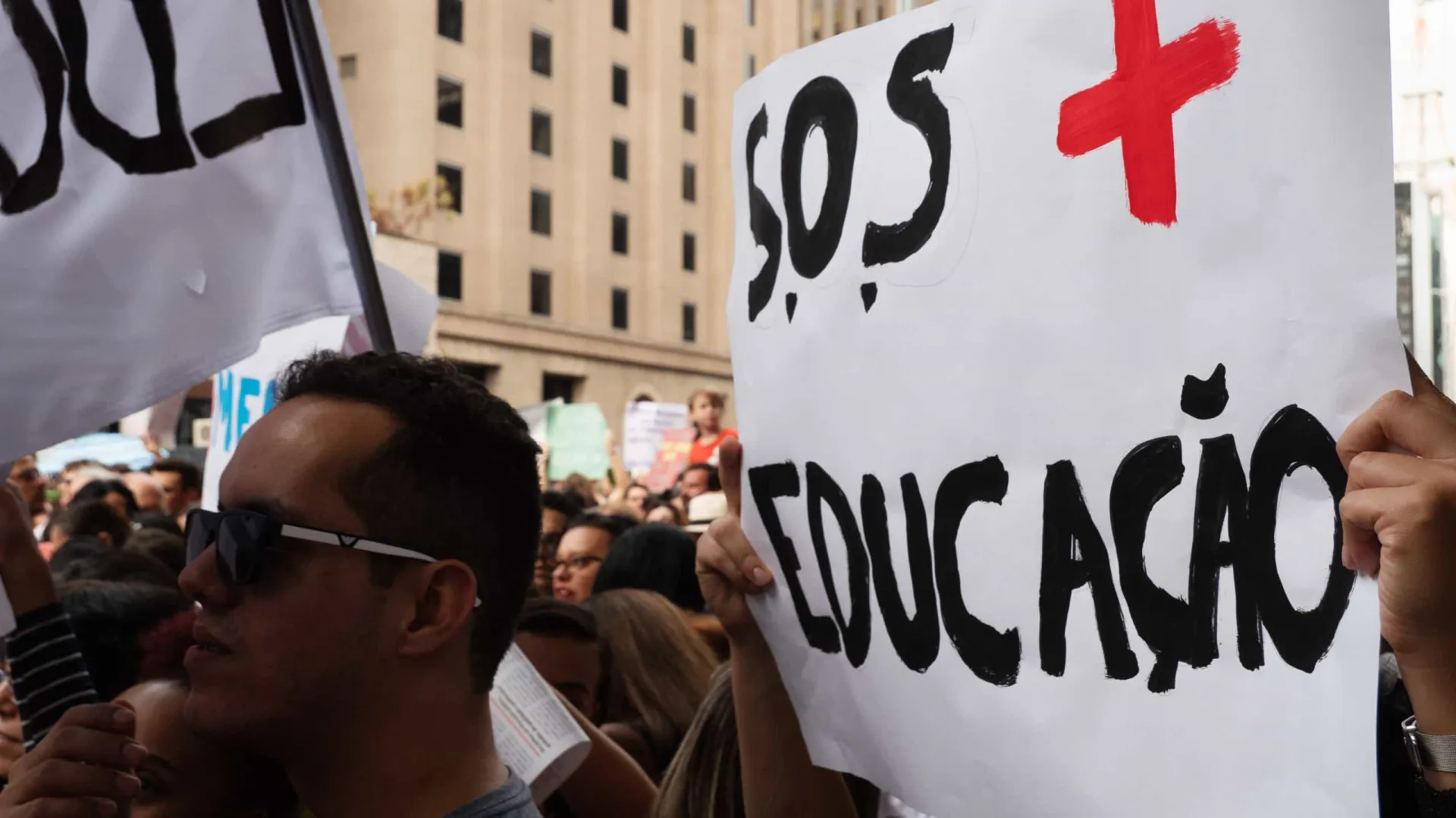 Professores da rede estadual de SP entram em greve nesta sexta (25)