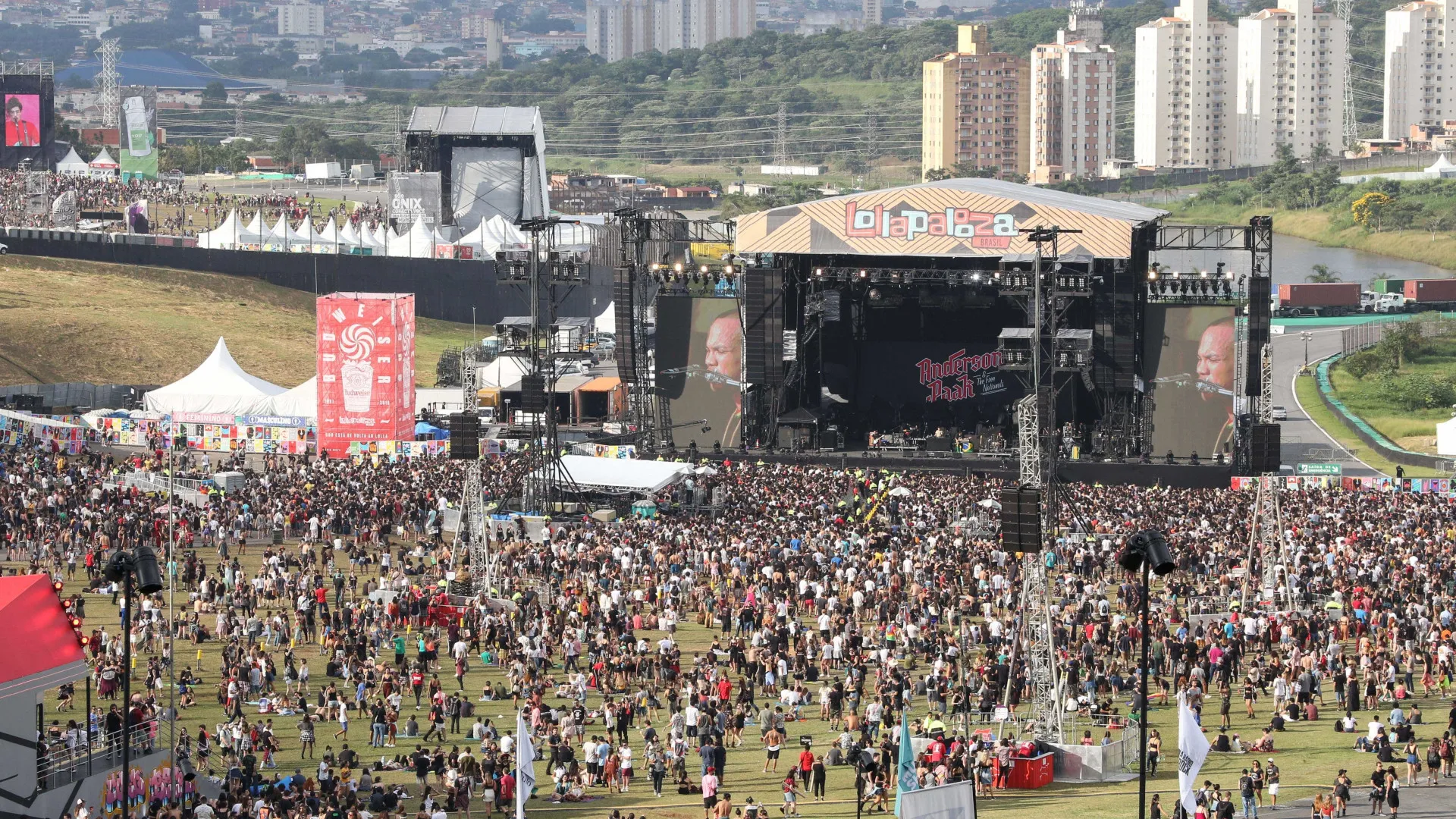 Saiba onde assistir os show do festival Lollapalooza, que será transmitido ao vivo