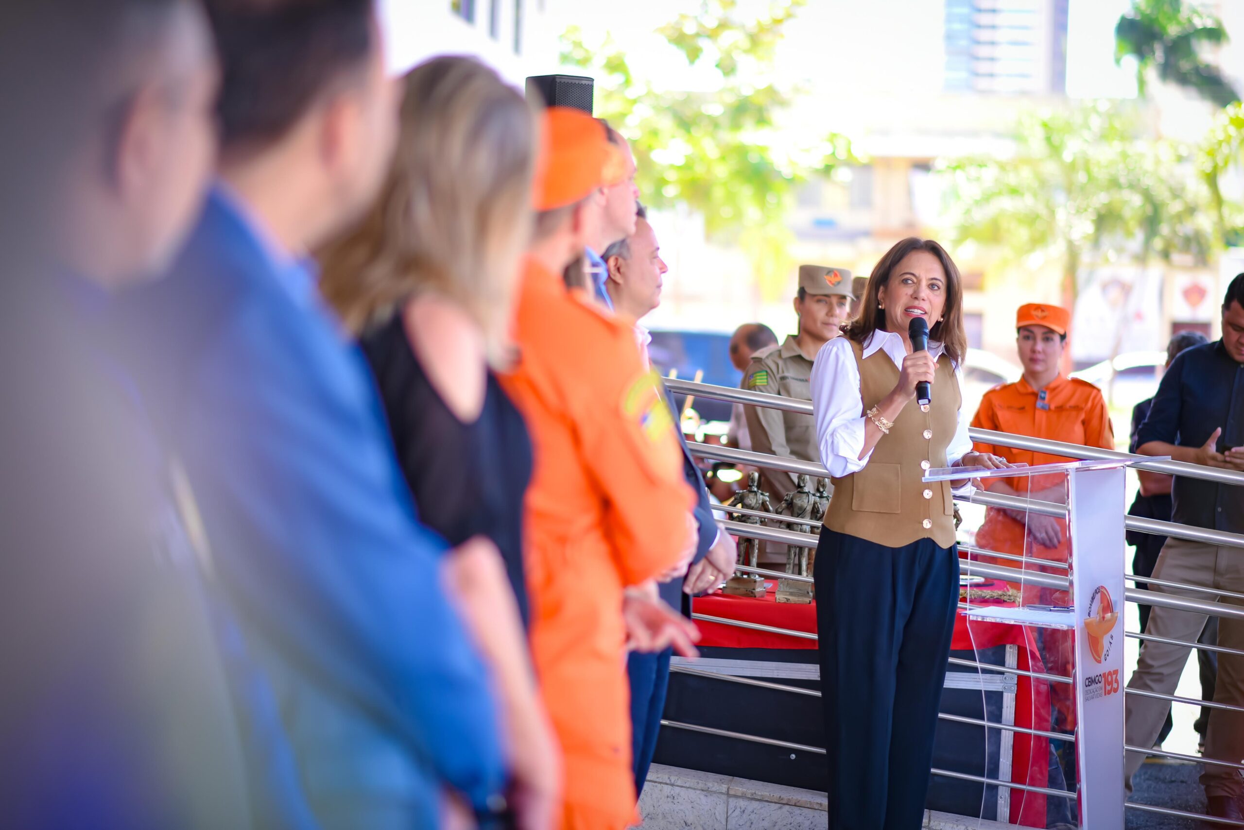 Gracinha Caiado entrega viaturas e equipamentos avaliados em R$ 16 milhões para Corpo de Bombeiros
