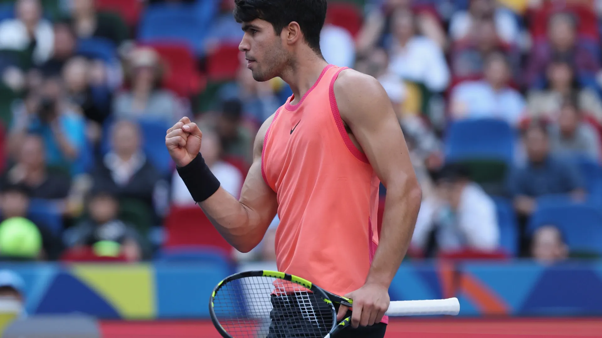 Alcaraz vence pela 20ª vez e segue favorito; Ruud tomba em Roland Garros