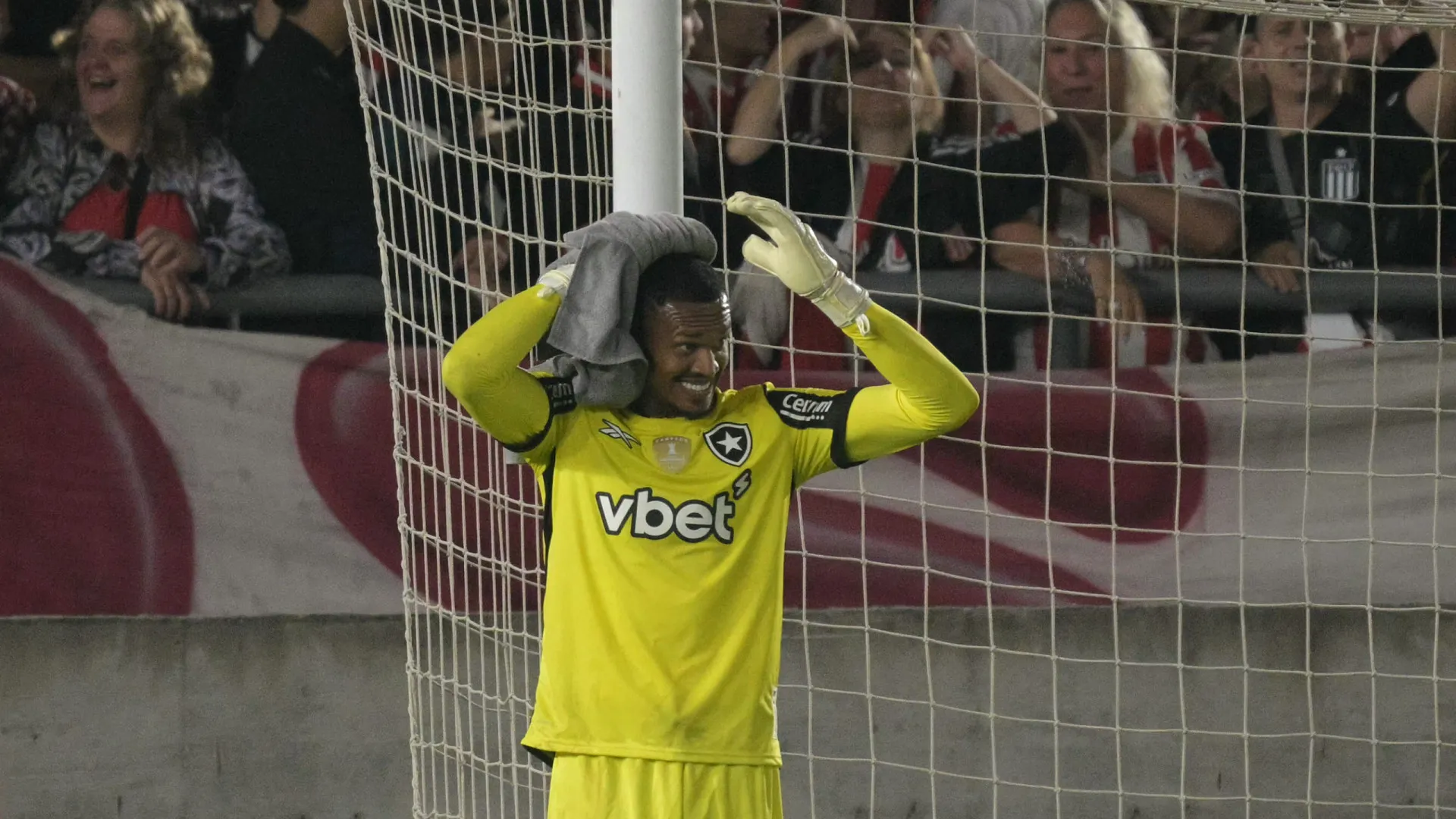 Bahia vence Botafogo com show de Pulga, chuva e vermelho cancelado a John