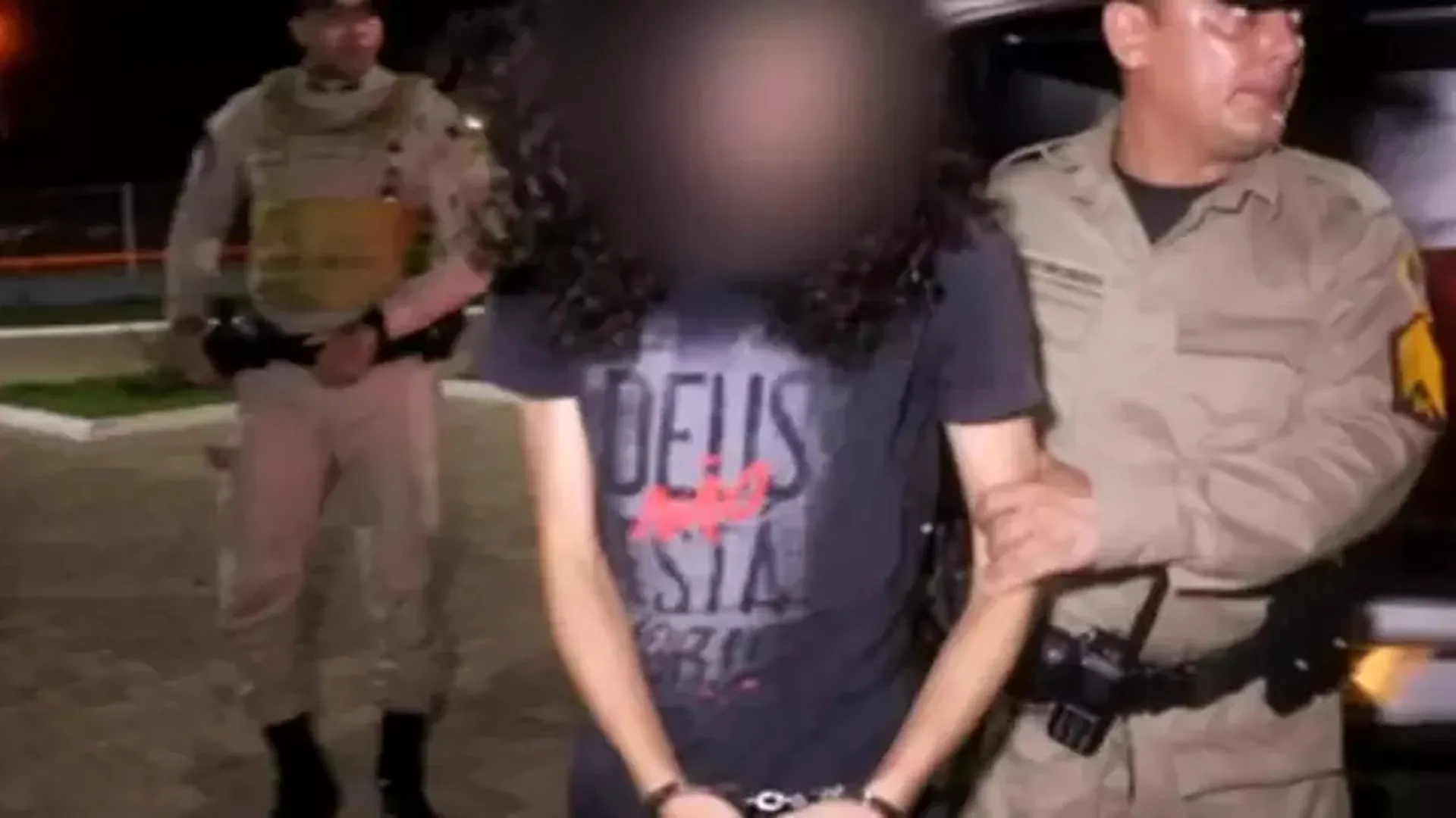 Falso professor de canto é preso por dar bebida com sêmen a alunas