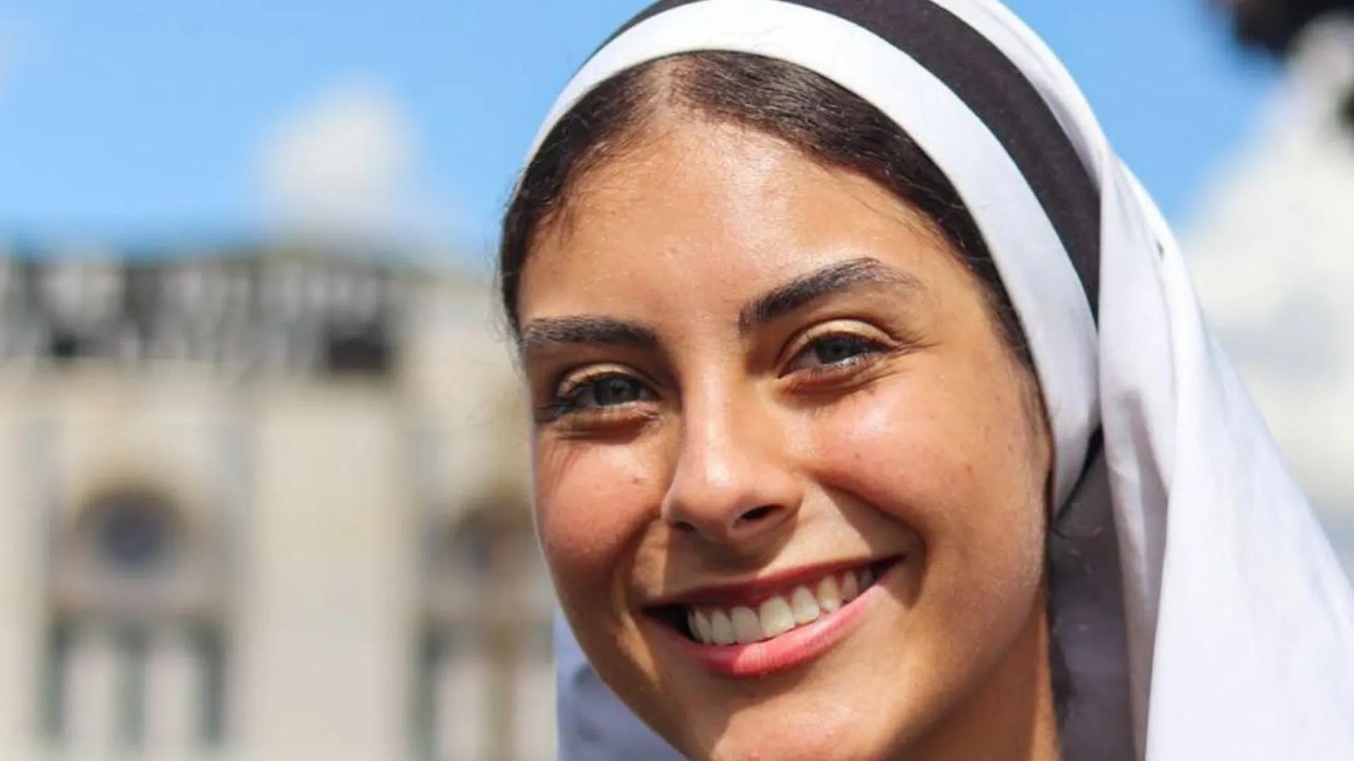 “Já fui miss”: freira brasileira viraliza na internet devido à sua beleza