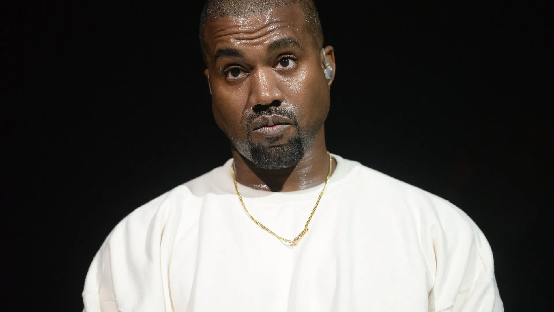 Kanye West pede perdão e diz que ‘está farto do antissemitismo’