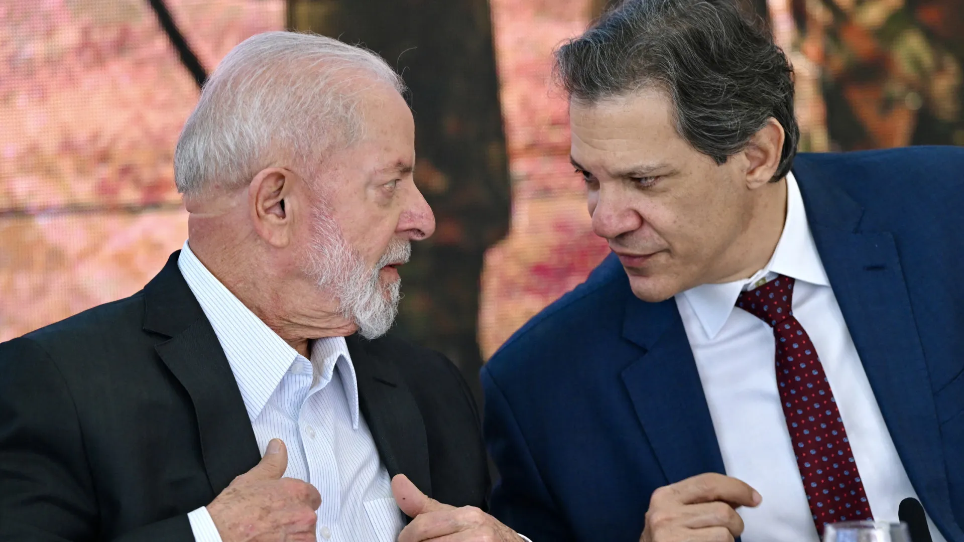 Lula traz estabilidade até emocional para o país e investimentos têm acontecido apesar dos juros, diz Haddad