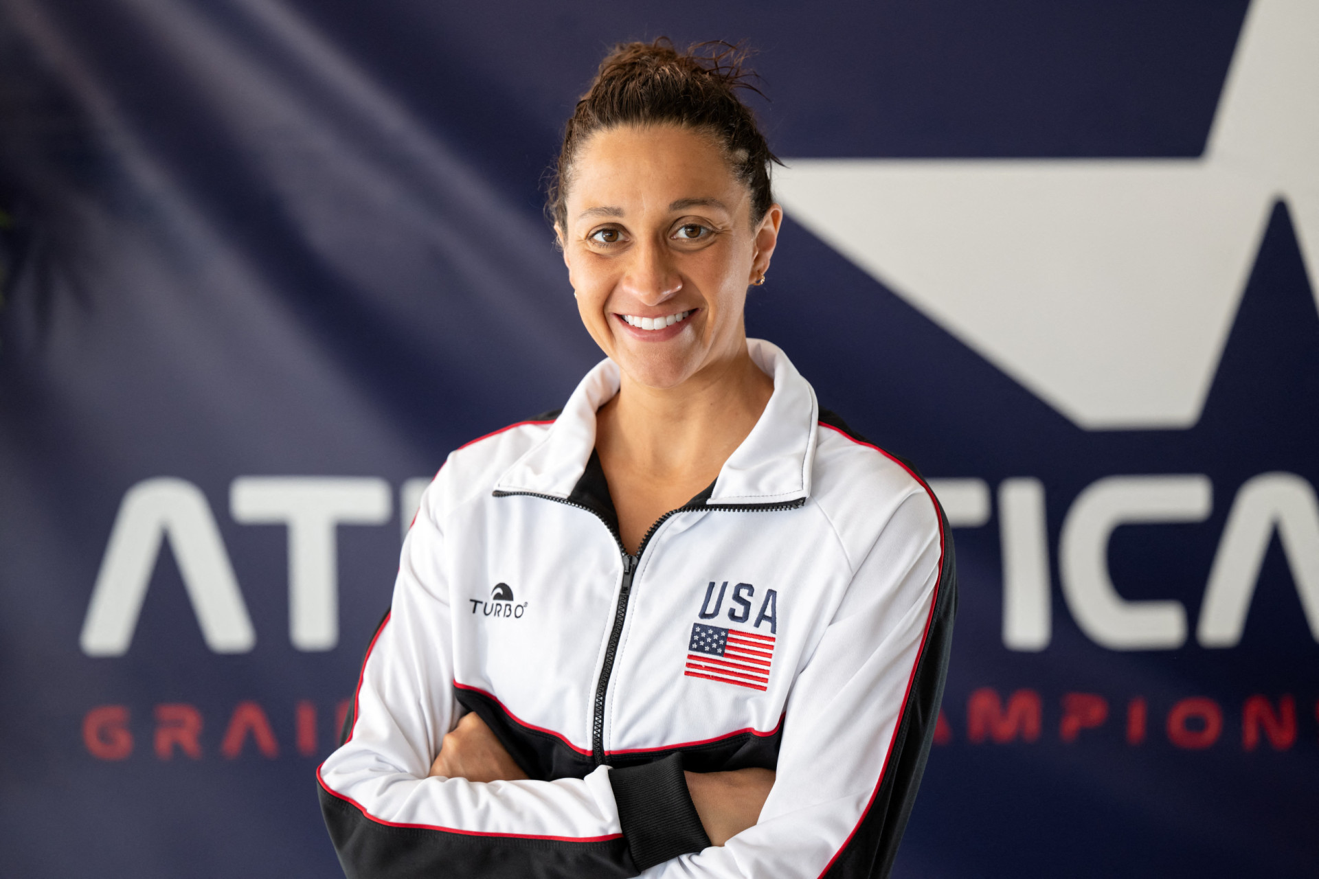 Medalhista olímpica que desmaiou em prova de nado entra para o exército