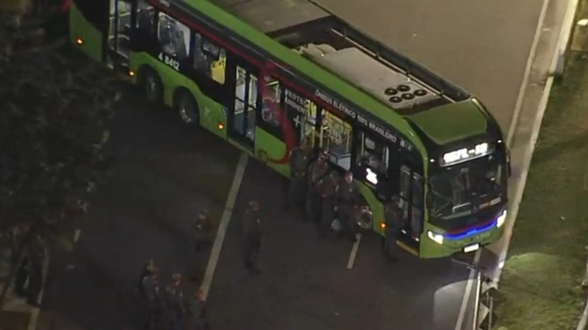 Motorista de ônibus é feito refém em São Paulo