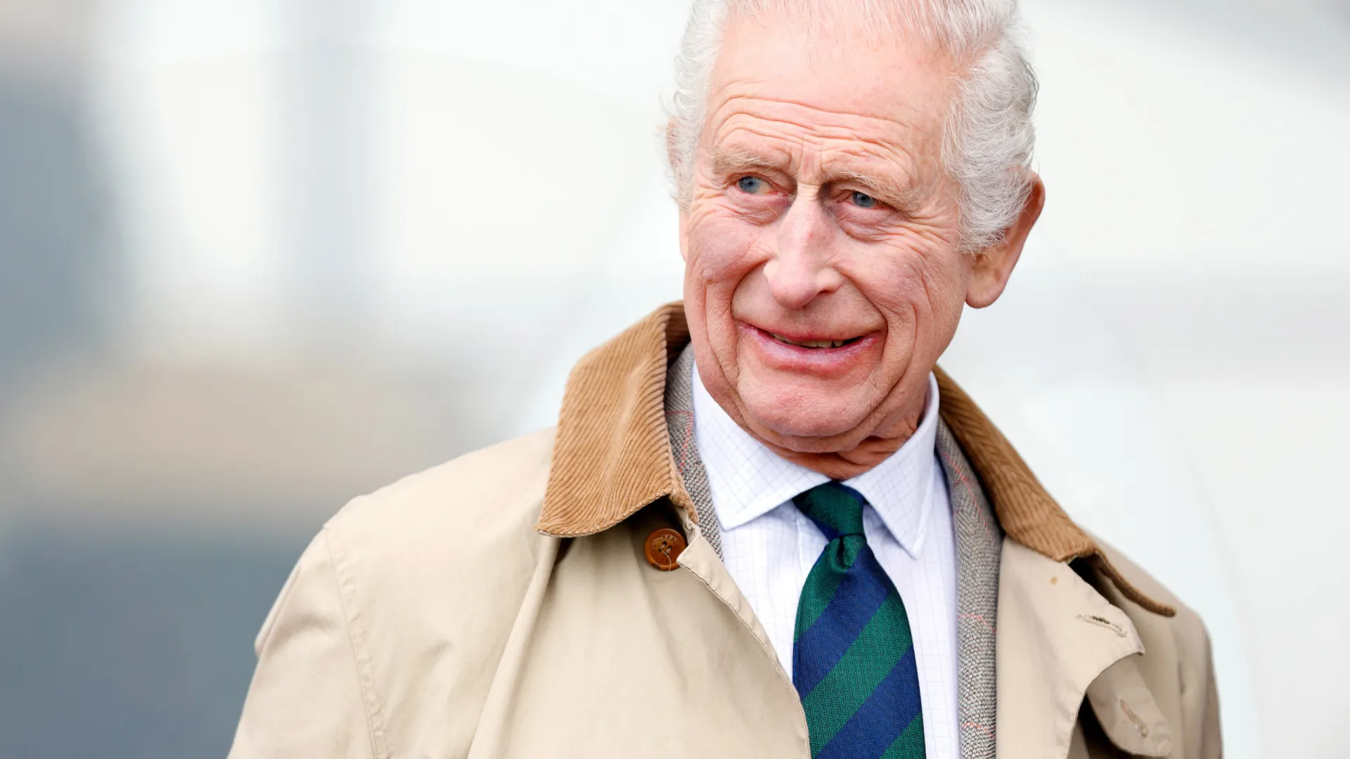 Rei Charles III é um bom vizinho? “Ele nunca está parado”