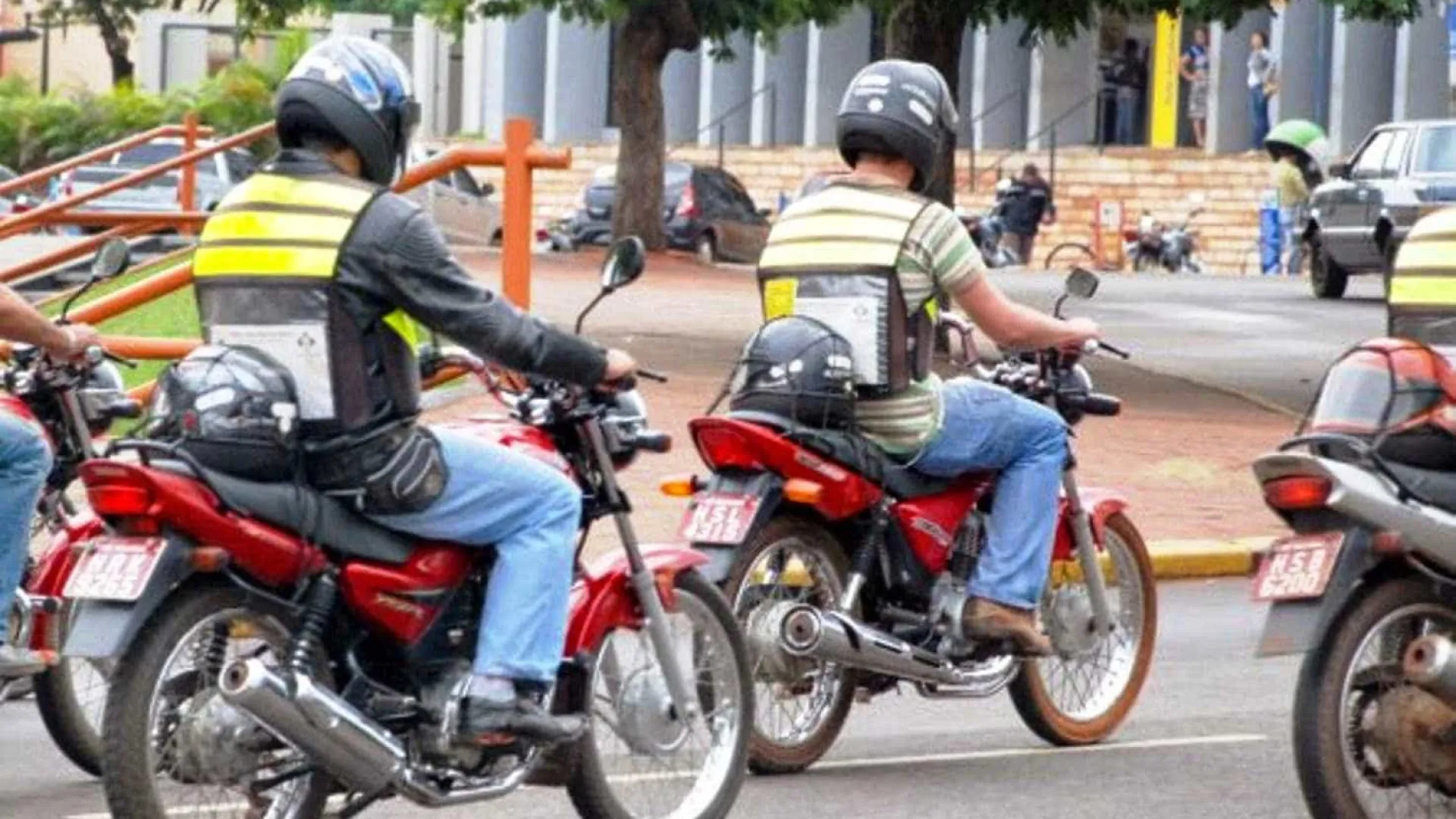 Uber e 99 mantêm corridas de motos em SP mesmo após suspensão