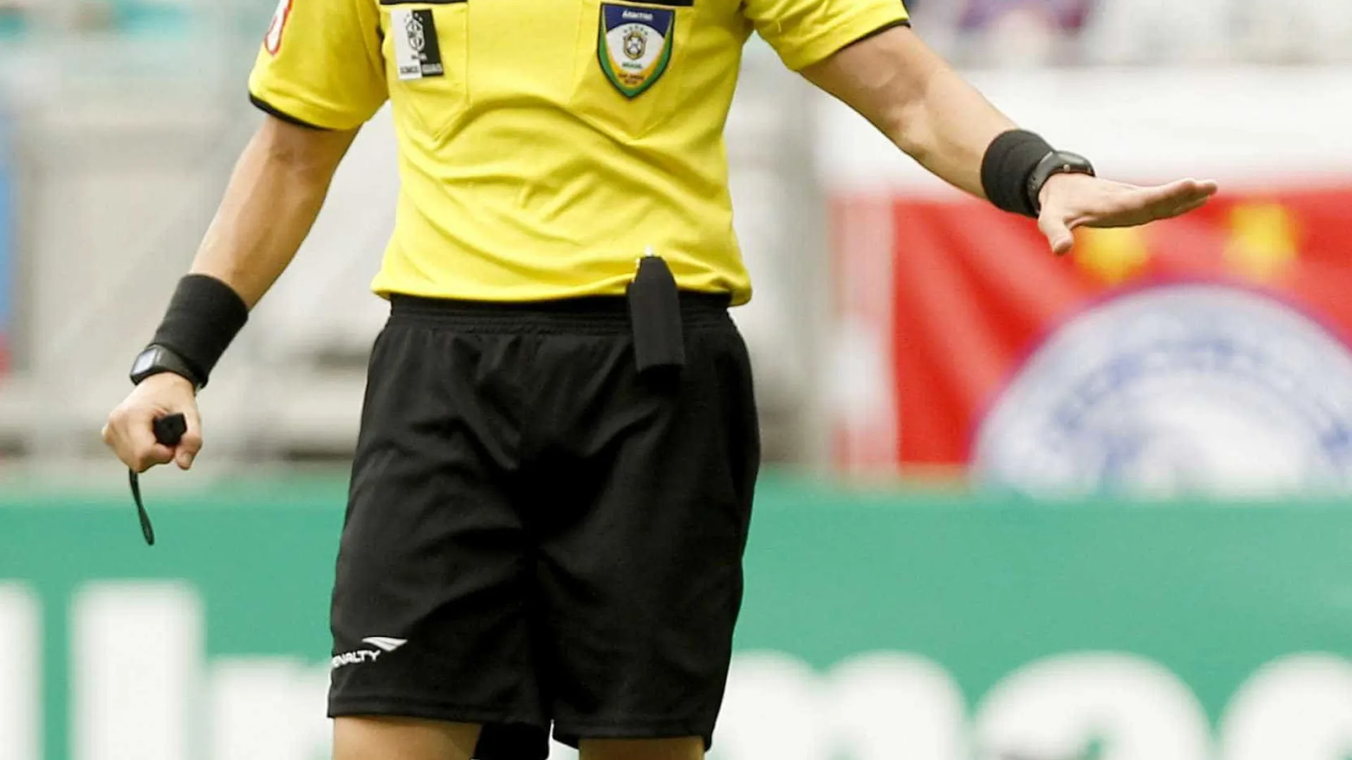 Árbitro é preso durante final de campeonato de futebol amador em Guarujá, no litoral de SP