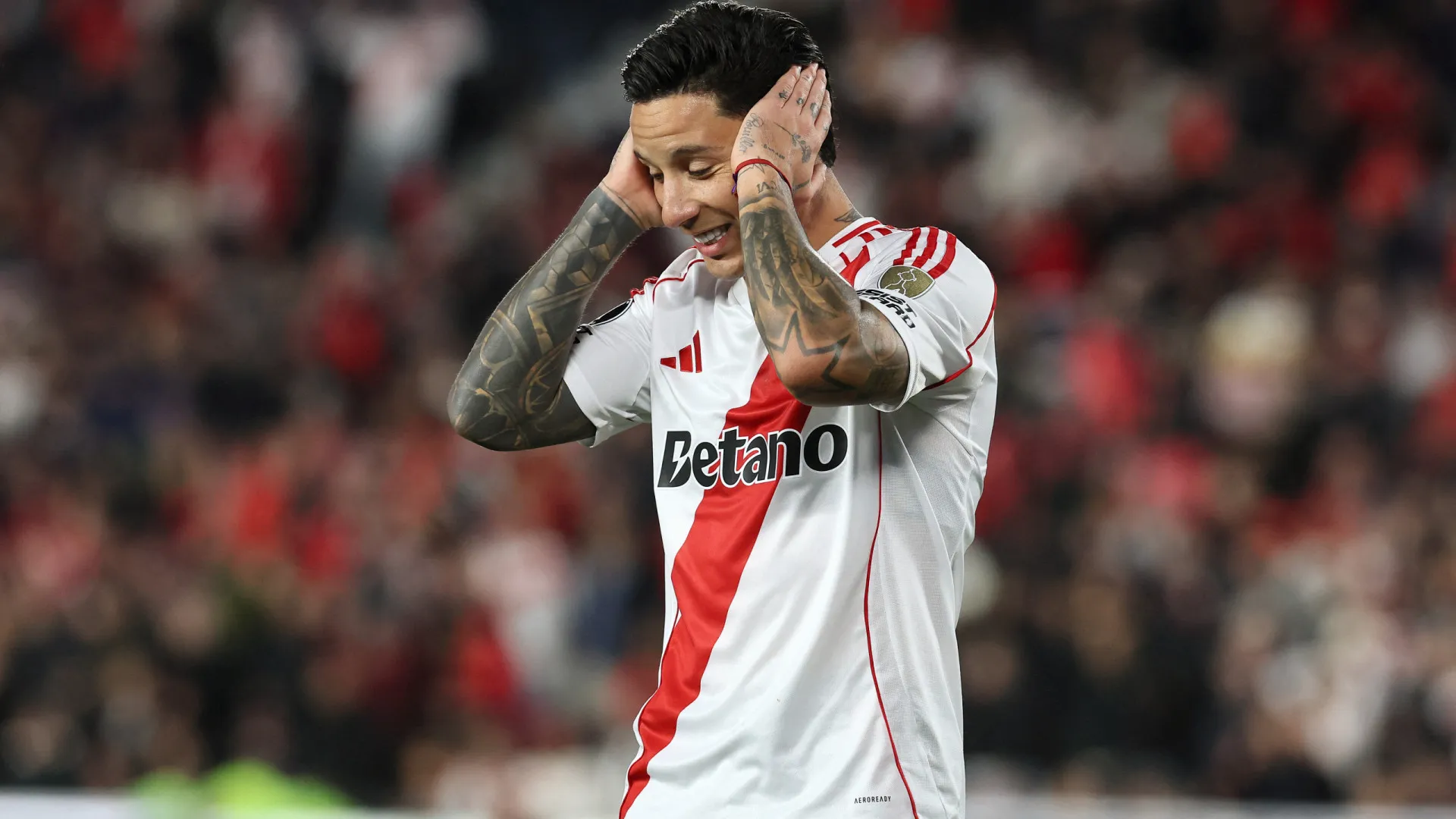 Atacante se lesiona ao marcar em vitória do River Plate sobre o Urawa Reds