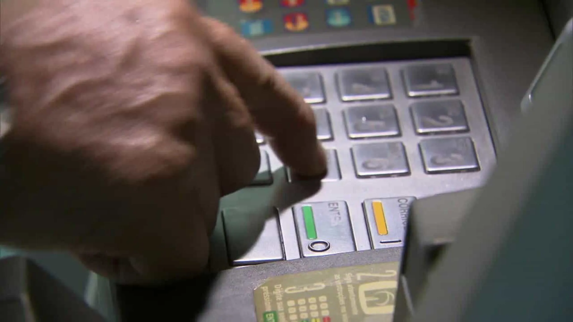 Bancos lançam pacotes não bancários para amenizar queda de receita com tarifas