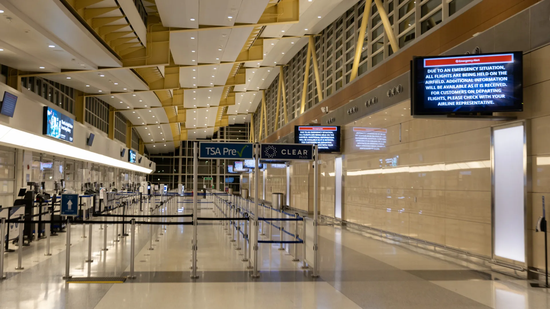 Espaço aéreo do Oriente Médio é fechado; veja o que fazer se seu voo foi cancelado