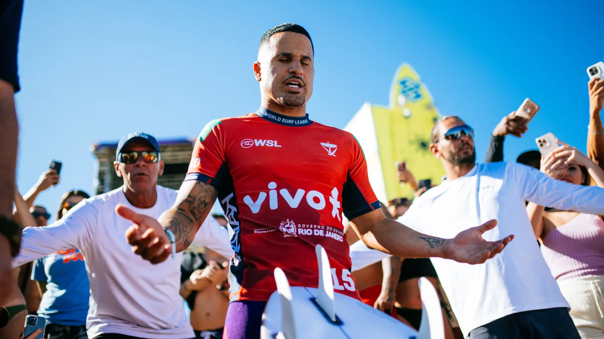 Favoritos, Italo e Yago são eliminados no Mundial de Surfe; Miguel segue vivo