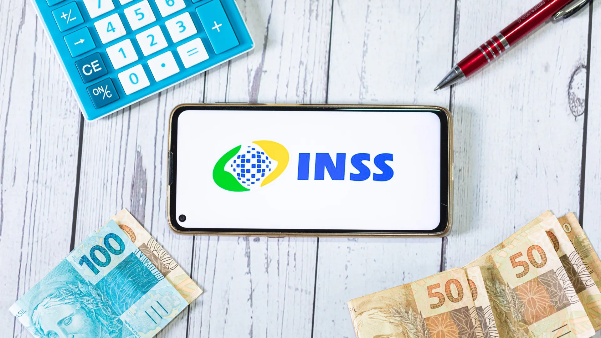 INSS começa a enviar respostas de associações sobre descontos indevidos para aposentados