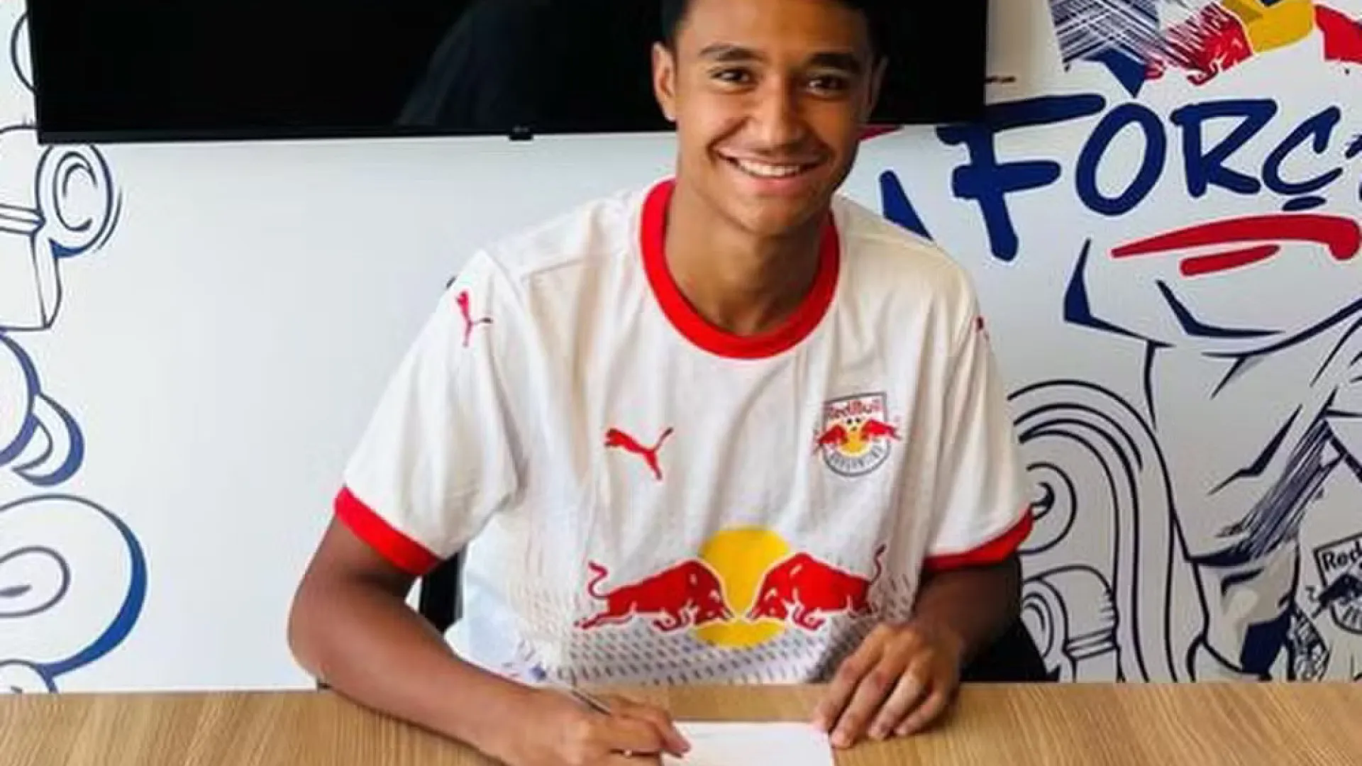 Jogador do Bragantino tem alta após 96 dias internado