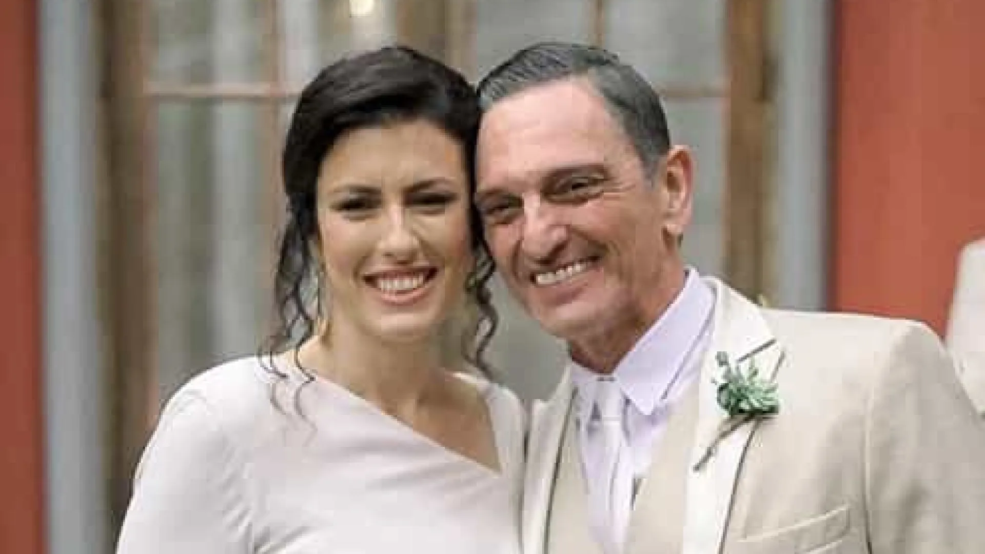 Paulo Miklos anuncia fim do casamento com Renata Galvão