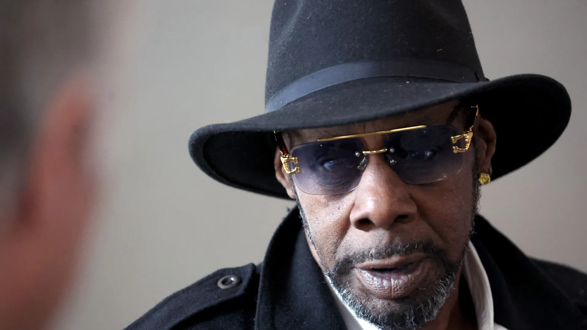 R. Kelly é hospitalizado após sofrer overdose, e advogado acusa penitenciária