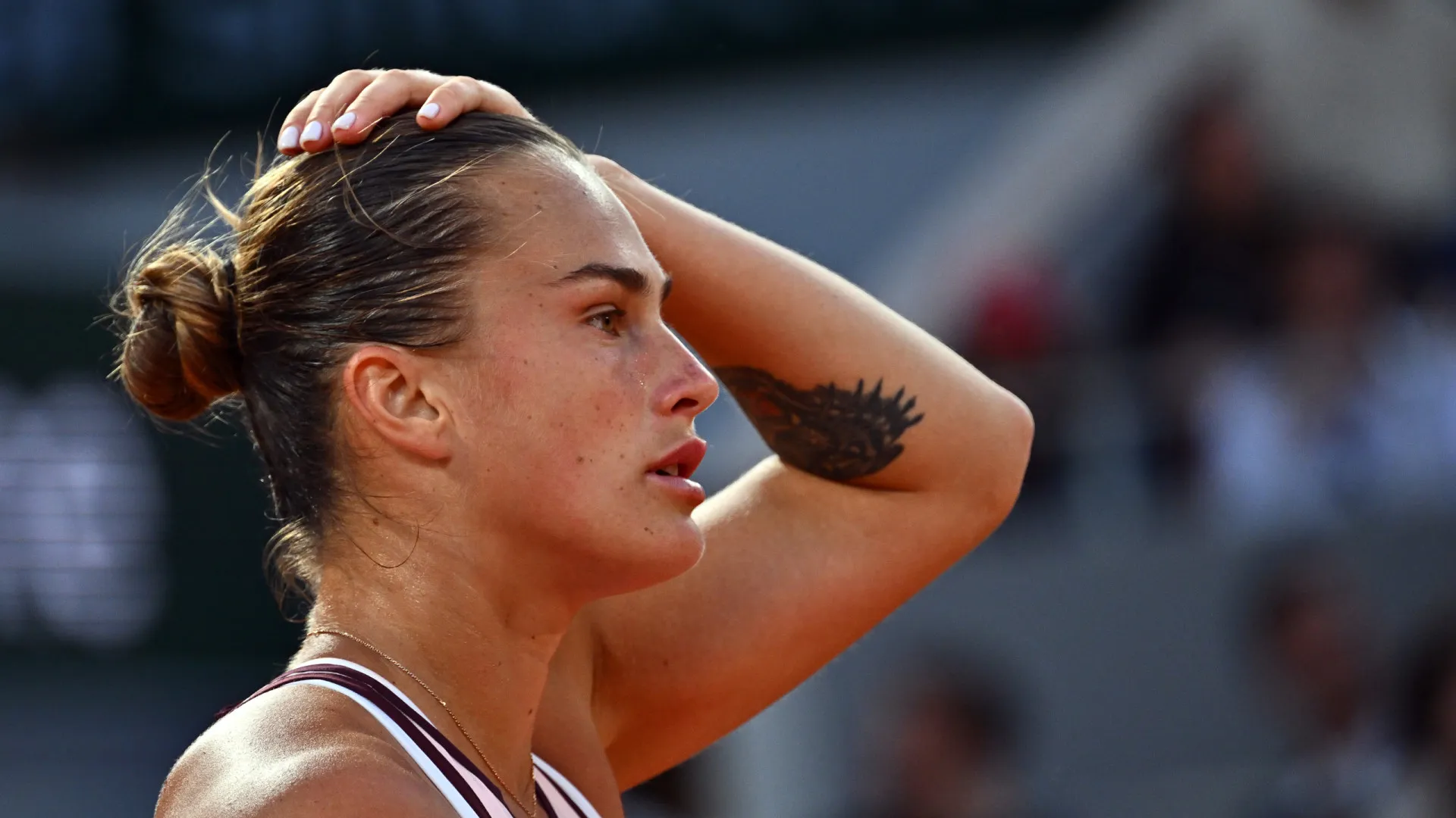 Sabalenka vence estreia e encerra conto de fadas de qualifier em Wimbledon